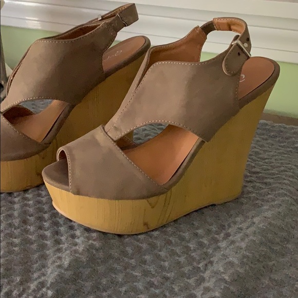 Platform peep toe shoes - Picture 2 of 2